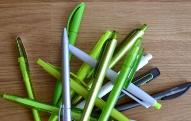 De goedkoopste pennen bedrukt u bij BudgetGift.nl