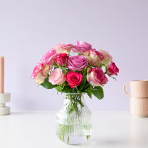 Brievenbus roze rozenmix