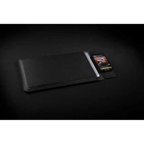 Swiss Peak 14-15,6 inch laptopsleeve met 15W magn. opladen